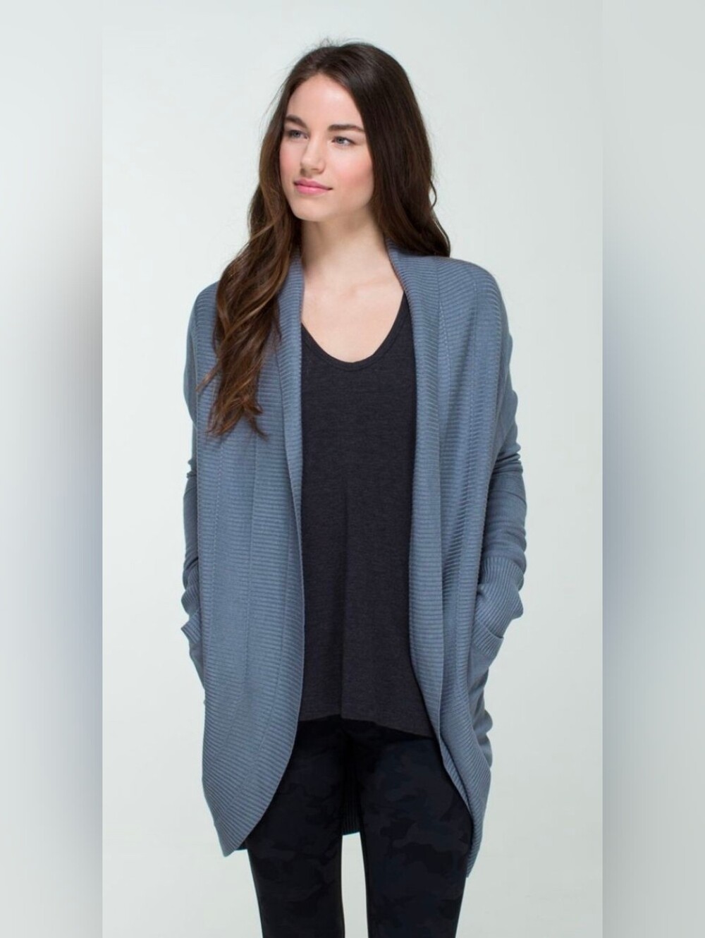 Lululemon Transformation Wrap

Heathered Blurred Grey / Coal

Size 4